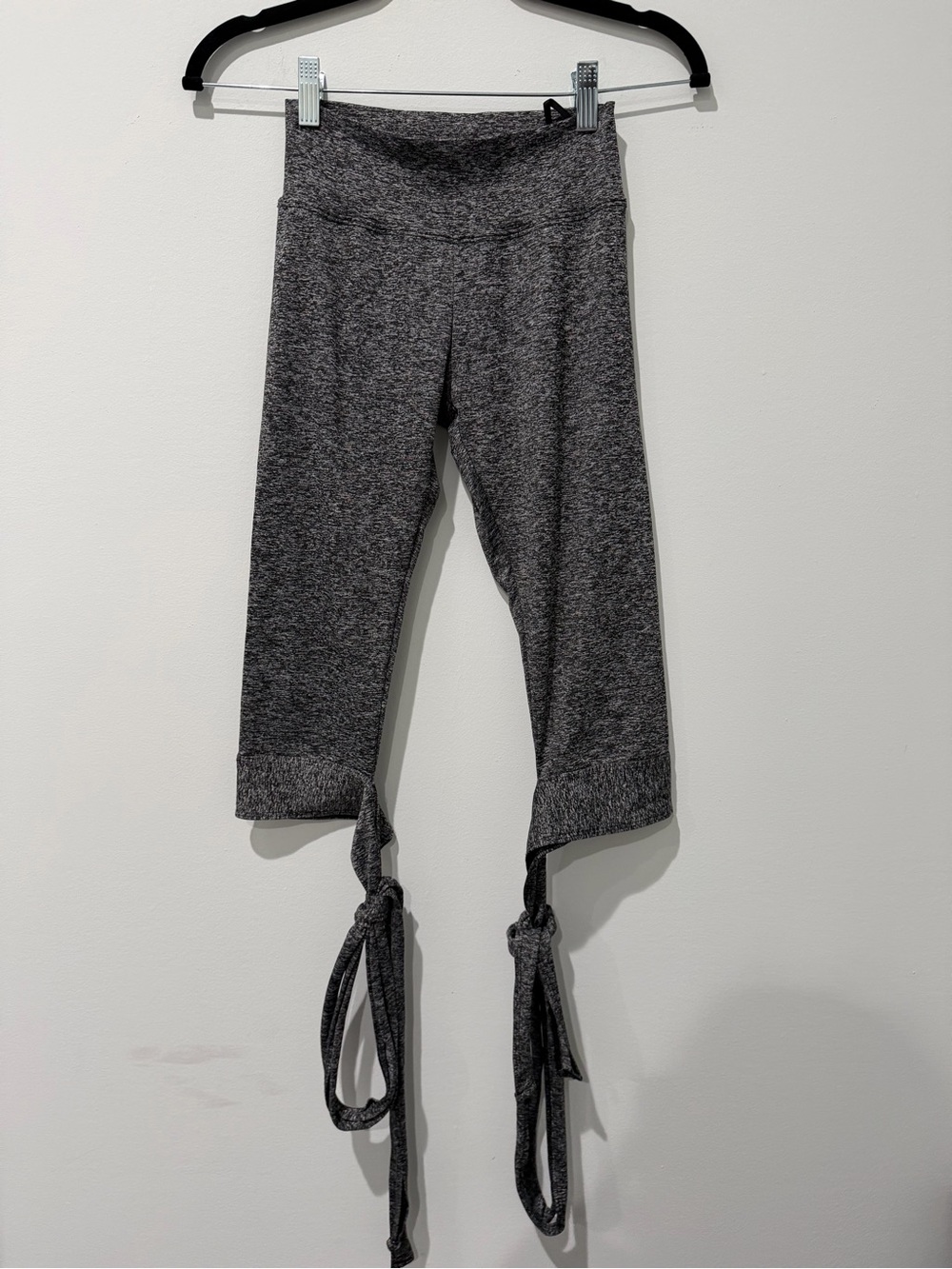 SHEIN Gray Tie-Hem Capri Leggings